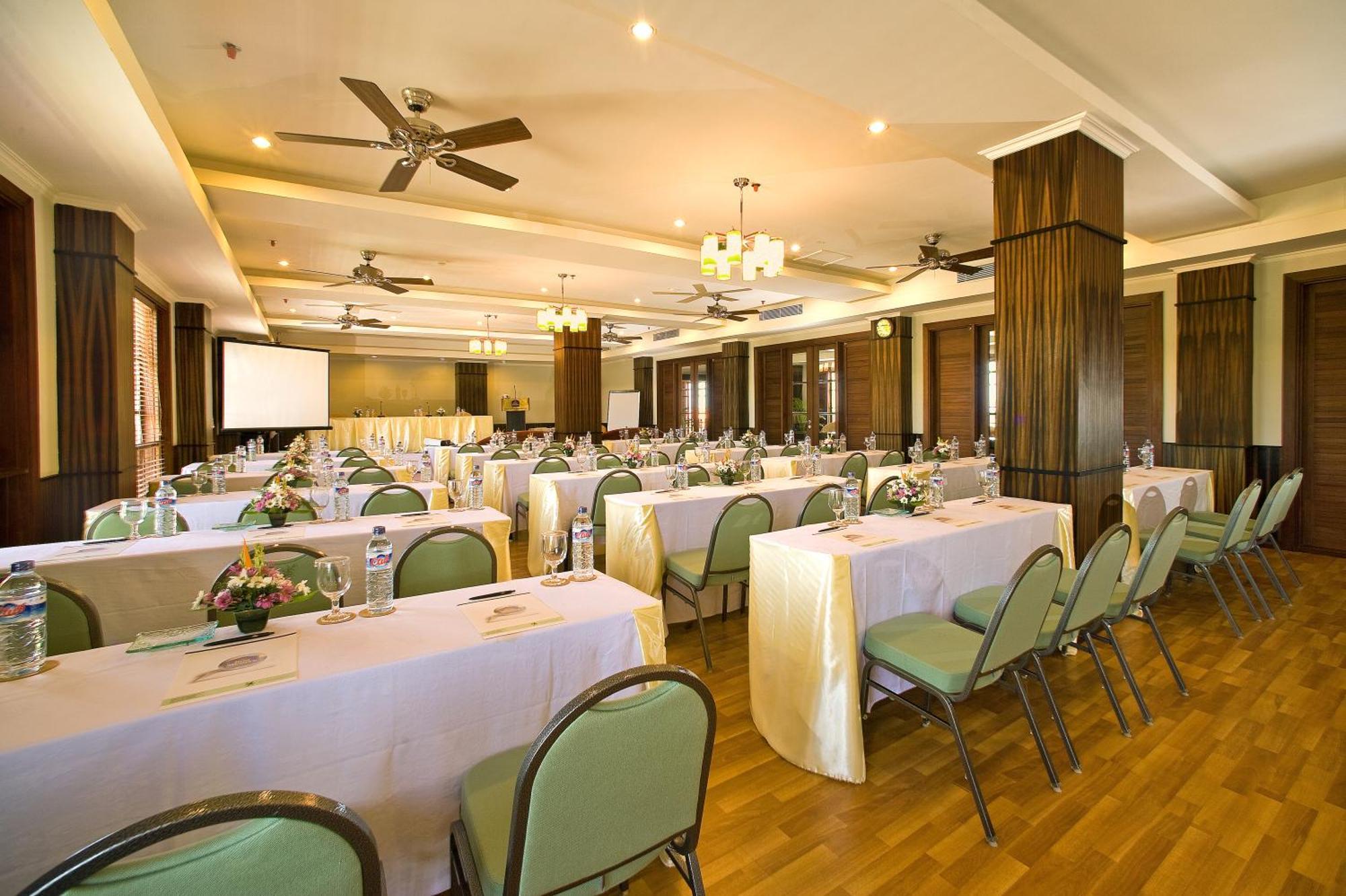Uluwatu New Kuta Hotel By Lorin מראה חיצוני תמונה
