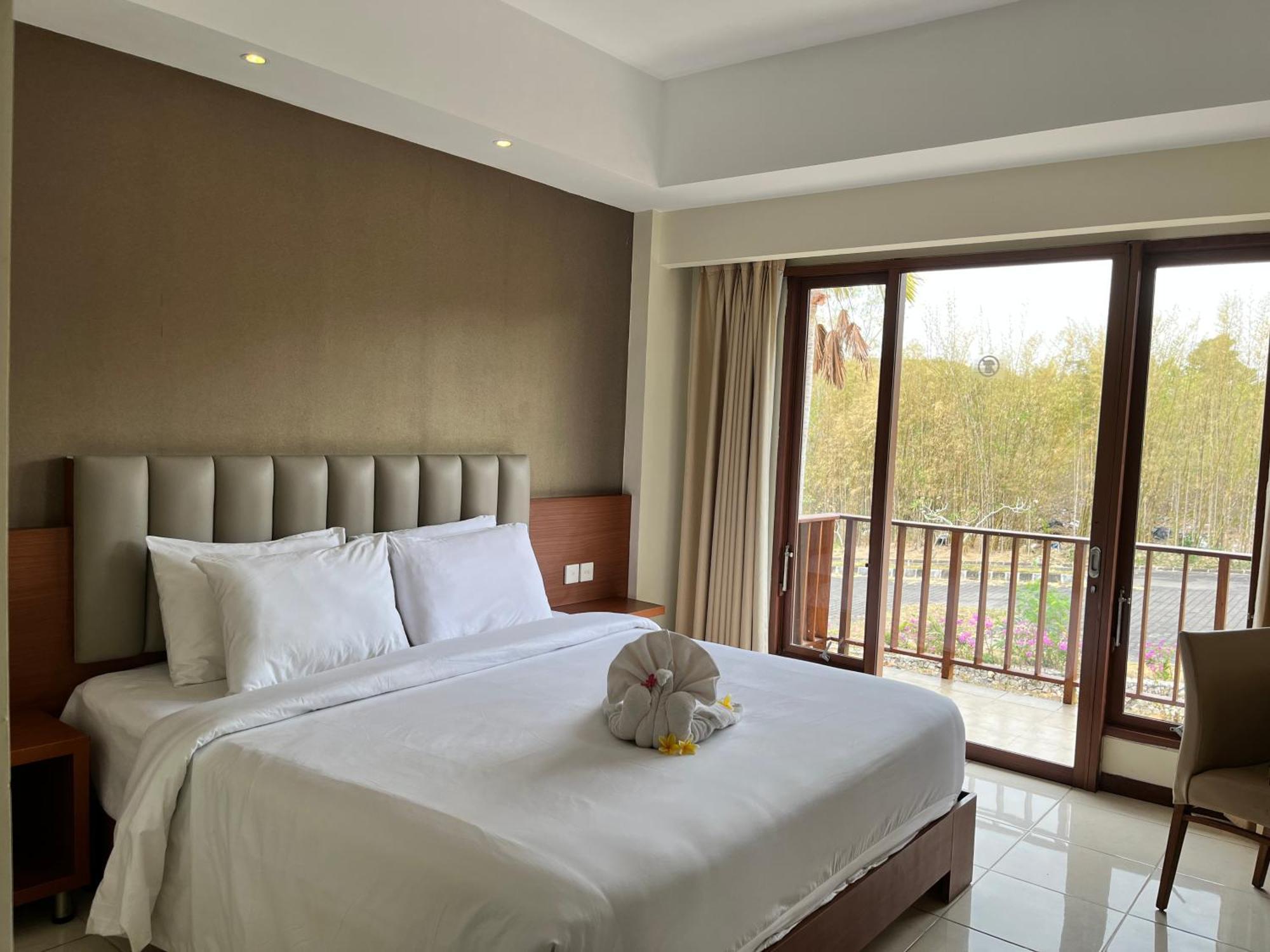 Uluwatu New Kuta Hotel By Lorin מראה חיצוני תמונה