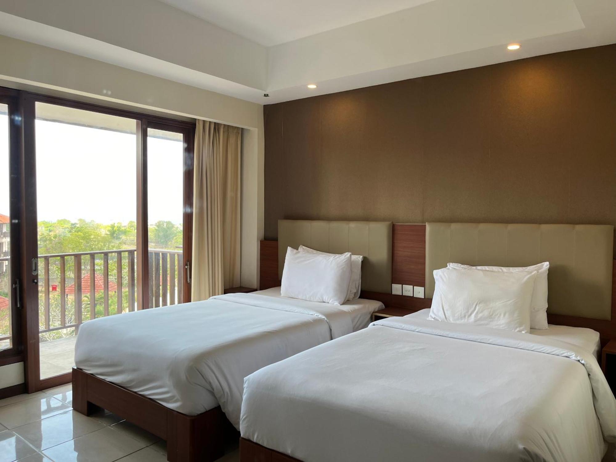 Uluwatu New Kuta Hotel By Lorin מראה חיצוני תמונה